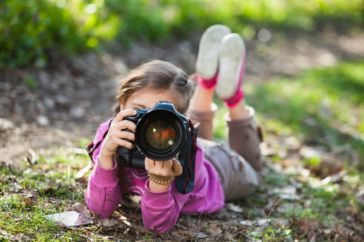 ילדה מצלמת, צילום אילוסטרציה:  romeovip_md / shutterstock